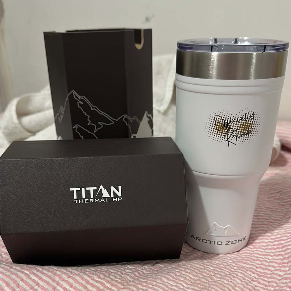 Artíc Zone Titan Thermal Tumbler.